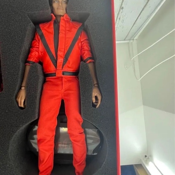 MICHAEL JACKSON Thriller 1/6 Action Figure - Picture 7 of 15
